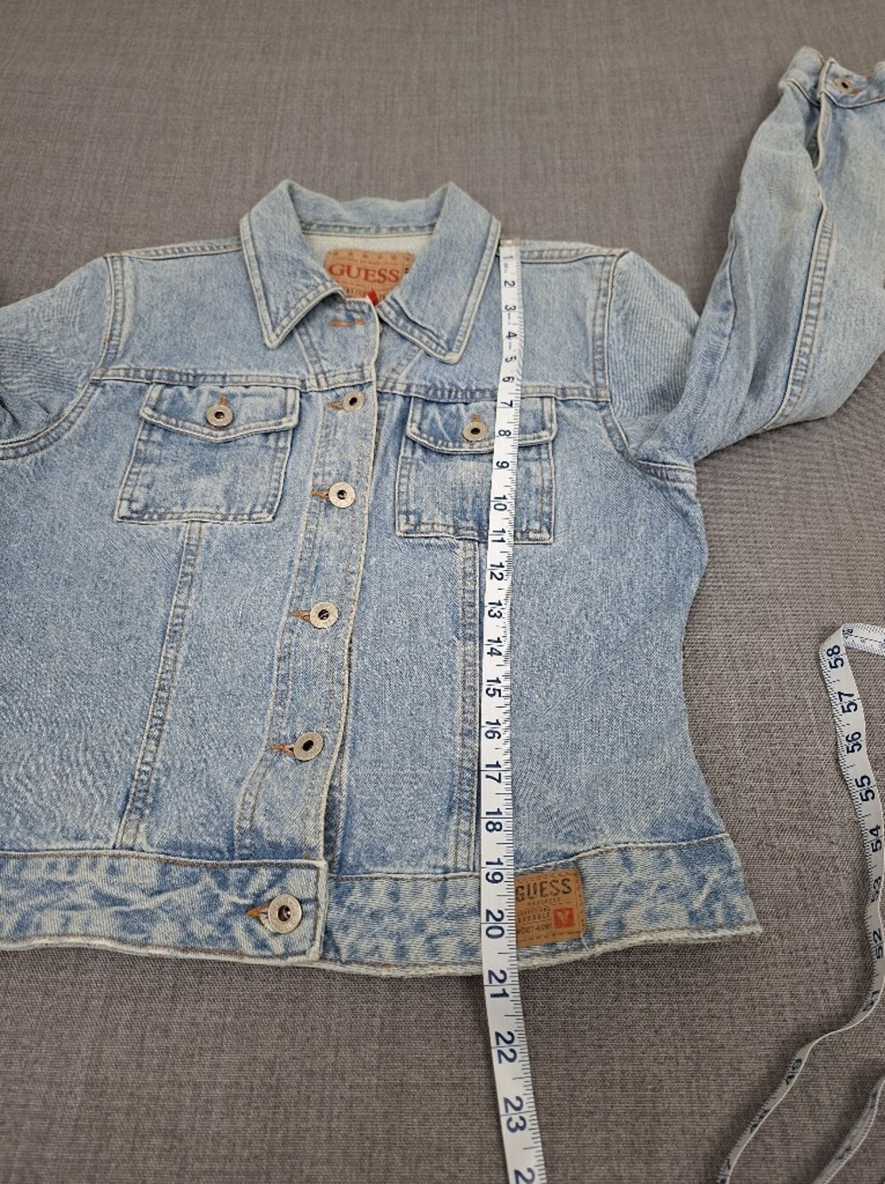 Guess 100% Cotton Light Wash Classic Denim Button Down Jean Jacket. Medium - Picture 8 of 8